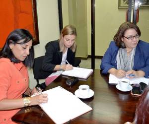 Representantes de organismos internacionales se reunieron con la vicecanciller Diana Valladares y la titular del Dinaf, Loli Salas.