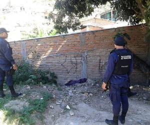 El cadáver fue enterrado en una vivienda abandonada. (Fotos: Estalin Irías)