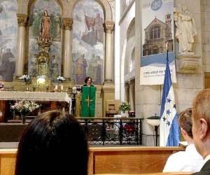 Misa de acción de gracias oficiada por el padre Arturo Pinacho.