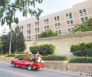 Fachada de la Embajada de Estados Unidos, en Tegucigalpa. (Foto: Archivo)