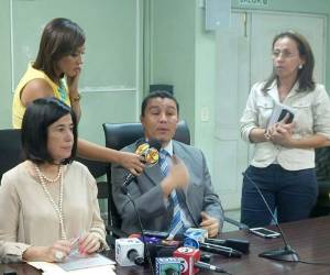 Los titulares de la DEI y del IP ofrecieron una conferencia de prensa. (Foto: Junior Álvarez)