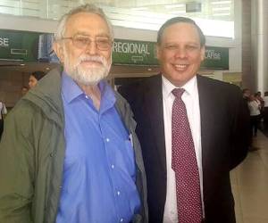 Sir Salvador Moncada (izquierda) llegó este martes a la capital de Honduras.