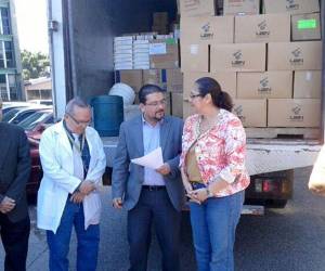 Tres camiones de la Secretaría de Salud de Honduras ingresaron con medicamentos al Hospital Escuela Universitario. (Fotos: Julissa Mercado)