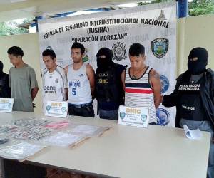 Cuatro de los detenidos en los operativos de este jueves en la capital de Honduras. (Foto: Estalin Irías)