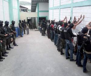 Policía Nacional y Militar participaron en el restablecimiento del control del centro penal (Foto: El Heraldo Honduras/ Noticias de Honduras)