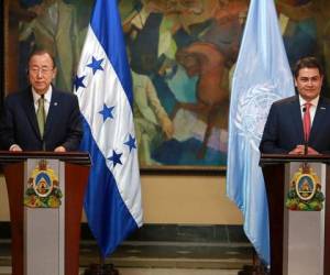Ban Ki-moon junto al presidente Juan Orlando Hernández, durante su visita a Honduras en enero pasado.