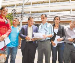 Los jóvenes del movimiento de los “indignados” dieron a conocer sus puntos a la prensa tras reunirse con la misión de la ONU.