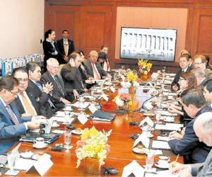 El presidente Juan Orlando Hernández encabezó ayer reuniones con varios congresistas de Estados Unidos.