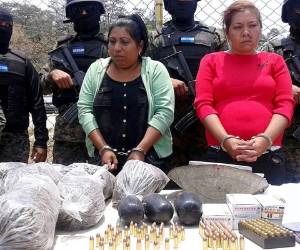 Dos de las detenidas en el operativo de control en la Penitenciaría Nacional Marco Aurelio Soto. (Fotos: Alex Pérez/Wilfredo Alvarado)
