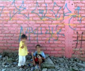 En muchos barrios y colonias, los niños viven rodeados de las huellas macabras que dejan las pandillas.
