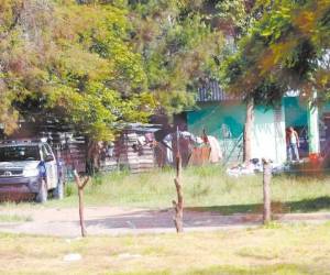 En el lugar solo permanecen policías y militares, ya que los internos no permiten el acceso a personal administrativo.