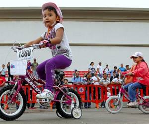 Los más pequeños despertaron ternura entre los presentes. (Foto: Mario Urrutia)
