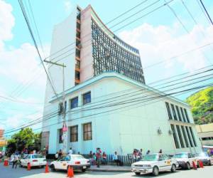 En el cuarto piso del edificio administrativo del Instituto Hondureño de Seguridad Social (IHSS) se concretaba la venta de plazas laborales.