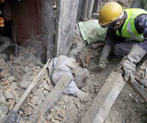El terremoto en Nepal dejó más de 800 muertos.