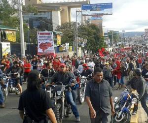 Seguidores del partido Libertad y Refundación se agruparon en el bulevar Centroamérica de Tegucigalpa. (Fotos: Agustín Lagos)