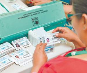 Las autoridades del RNP estiman que hay cuatro millones de tarjetas de identidad vencidas que el Estado no ha podido cambiar porque no dispone de los recursos financieros por el momento.