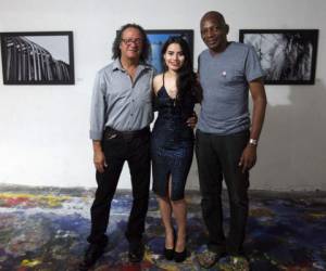 Carlos Lanza, Daniela Lozano y Santos Arzú Quioto durante la inauguración.