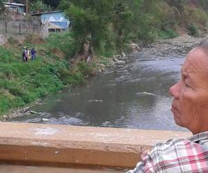 El cuerpo fue encontrado flotando en el río Choluteca, a la altura del puente Estocolmo. (Fotos: Estalin Irías)