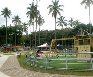 Área de juegos infantiles y peatones del mega parque de la colonia San José de la Vega de la capital de Honduras. (Fotos: Alex Pérez)