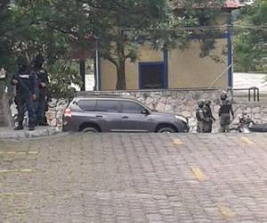 Los imputados fueron trasladados bajo fuertes medidas de seguridad a la Corte Suprema de Justicia de Honduras. (Foto: Rodolfo Isaula)