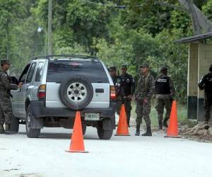 Varios vehículos particulares ingresaron al Primer Batallón de Infantería, al sur de la capital de Honduras. (Fotos: David Romero)