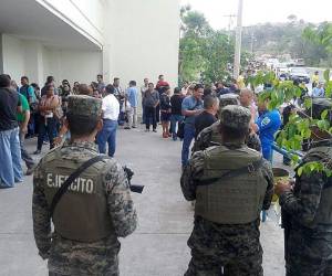 Fuerte presencia militar en las instalaciones de la ENEE en El Trapiche.