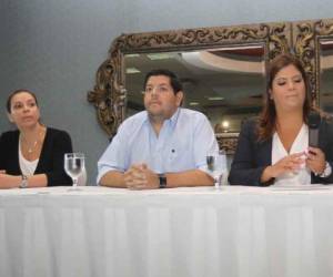 Los hermanos Ginette, Julio César y Lena Gutiérrez, junto a su padre Marco Tulio, son acusados por el Ministerio Público de vender de forma fraudulenta medicamentos al Estado de Honduras.