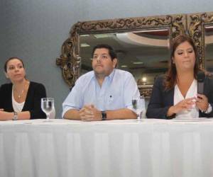 Los hermanos Ginette, Julio César y Lena Gutiérrez, junto a su padre Marco Tulio, son acusados por el Ministerio Público de vender de forma fraudulenta medicamentos al Estado de Honduras.