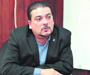 El viceministro Francis Contreras corrigió a la ministra de Salud, Yolani Batres. Dijo que el valor de las medicinas vencidas es de 600,000 y no de 600 millones.