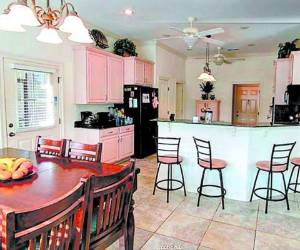 Interior de una lujosa vivienda comprada por el exdirector del IHSS, Mario Zelaya, en Estados Unidos.