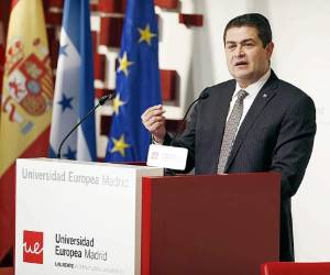 El presidente de Honduras en conferencia magistral en la Universidad Europea.