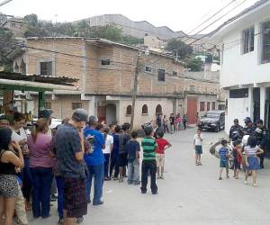 Atónitos se mostraron los vecinos del lugar ante el hecho