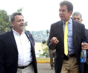 Guillermo Milla junto a Salvador Nasralla.