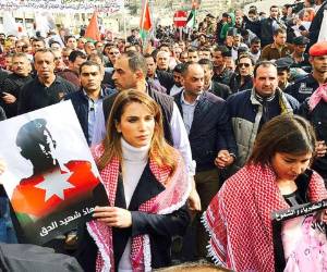 La reina Rania participó en la manifestación solidaria. (Foto: AFP)