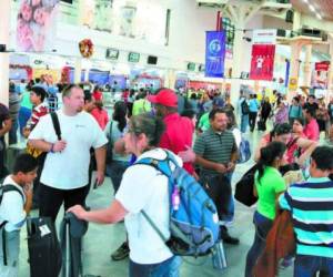 Los viajeros que usan los aeropuertos hondureños pagarán más por su uso a partir de este día.