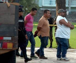 Los capturan por intentar sobornar a policías.