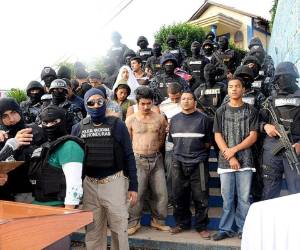 Los 15 detenidos fueron presentados en el cuartel general de la Policía Nacional en el barrio Casamata. (Fotos: Estalin Irías)