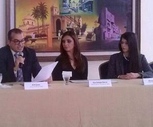 José Quan, experto en mercadeo y colaborador de la fundación; Eva Callejas, directora ejecutiva; y Ariana Ramos, experta en energía. (Foto: Karla Gómez)