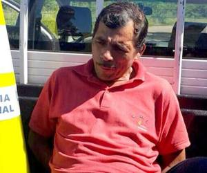 El presunto parricida fue capturado por agentes policiales.