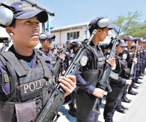 Desde su proceso de formación, los futuros agentes se familiarizan con el uso de las armas, así como con escenarios que vivirán una vez graduados de agentes policiales.