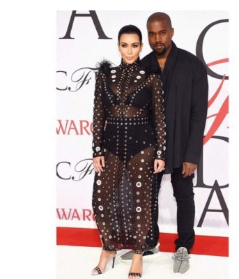 Vestido de Kim Kardashian se quema en pleno evento