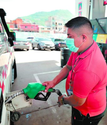 En vigencia aumento de más de un lempira a los combustibles