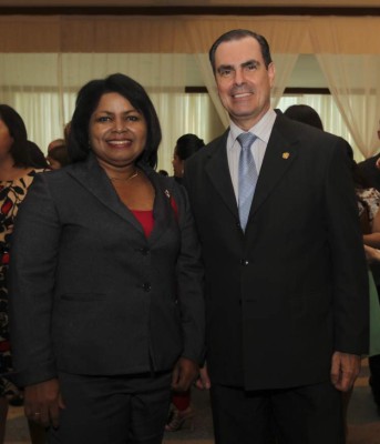 Un brindis por la unidad, justicia y libertad alemana