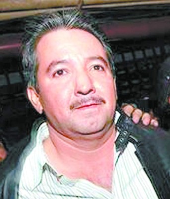 Los AA también le regalaron fincas de café a un policía