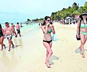 En los municipios turísticos, principalmente en los balnearios de las costas, se amplió el horario de venta de licores el domingo.