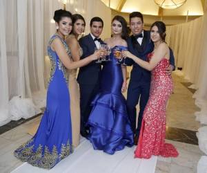 Laura Hernández, Joselin Solórzano, Alejandro Vargas, Andrea Bendeck, Edder Domínguez y Eva Díaz.