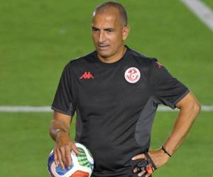 La selección de Túnez separó al técnico tras la derrota ante Suecia.