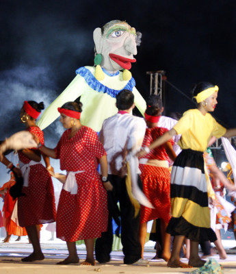 Colorido tributo a raíces hondureñas