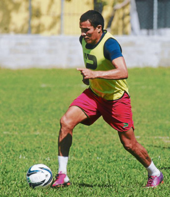Olimpia le da la bienvenida a Rambo de León...