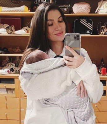 'Influencers' aseguran que no le asignarán género a su bebé para que lo elija al crecer